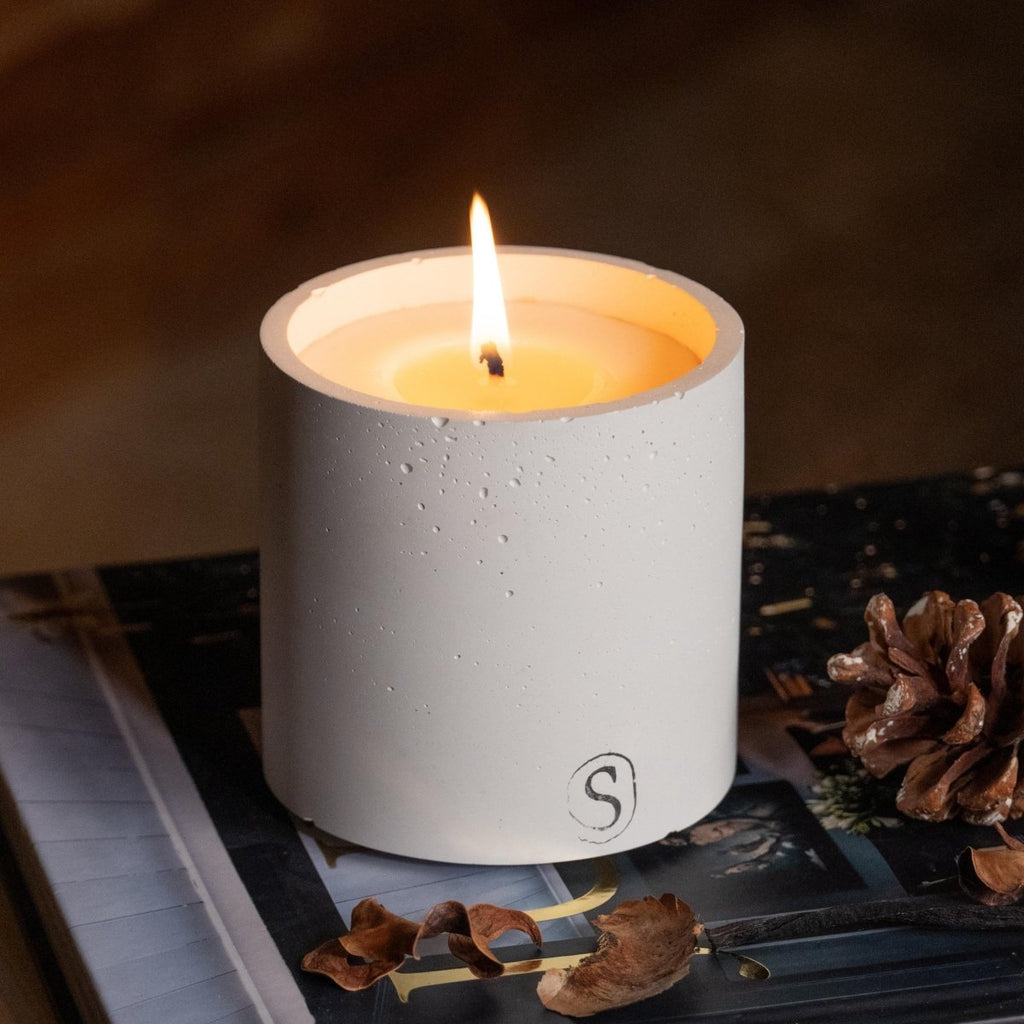 Bougie d’intérieur en béton blanche faite main en Provence – Siwa Candles
