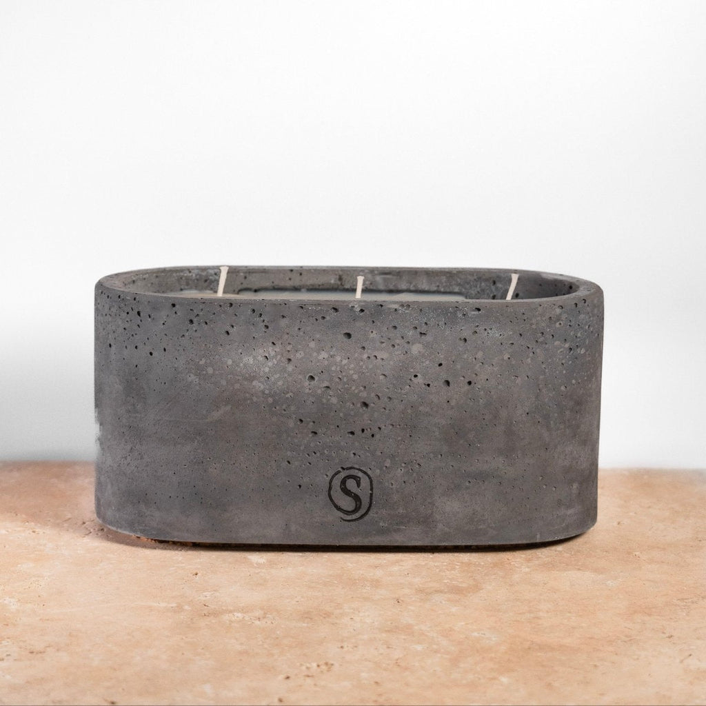 "Bougie d’intérieur en béton noire faite main en Provence – Siwa Candles"