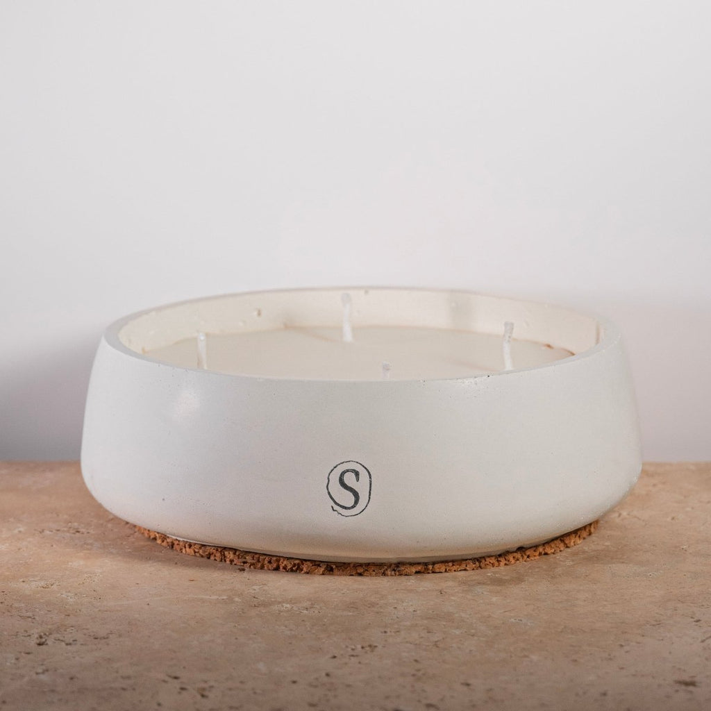 "Bougie d’intérieur en béton blanche faite main en Provence – Siwa Candles"