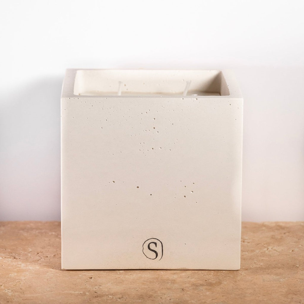 "Bougie d’intérieur en béton blanche faite main en Provence – Siwa Candles"