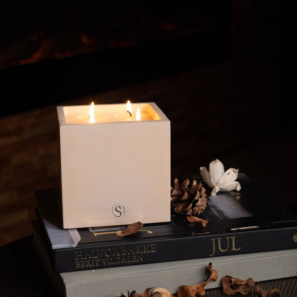 "Bougie d’intérieur en béton orange faite main en Provence – Siwa Candles"