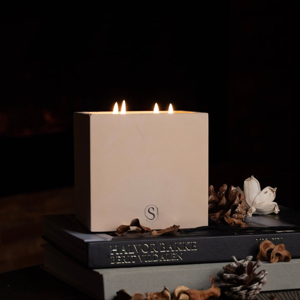 Bougie d’intérieur en béton orange faite main en Provence – Siwa Candles