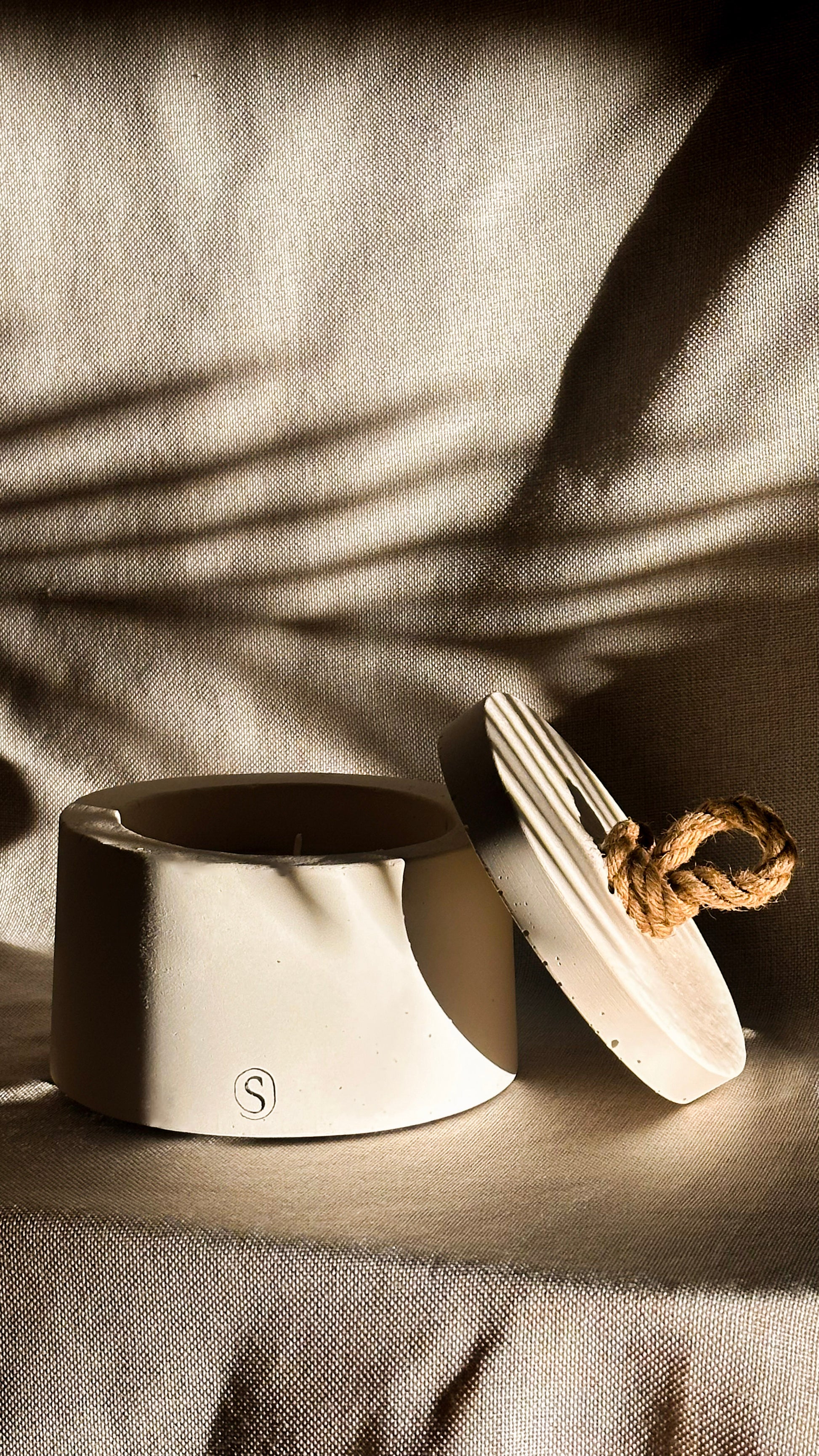 White Indoor Candle - Size M