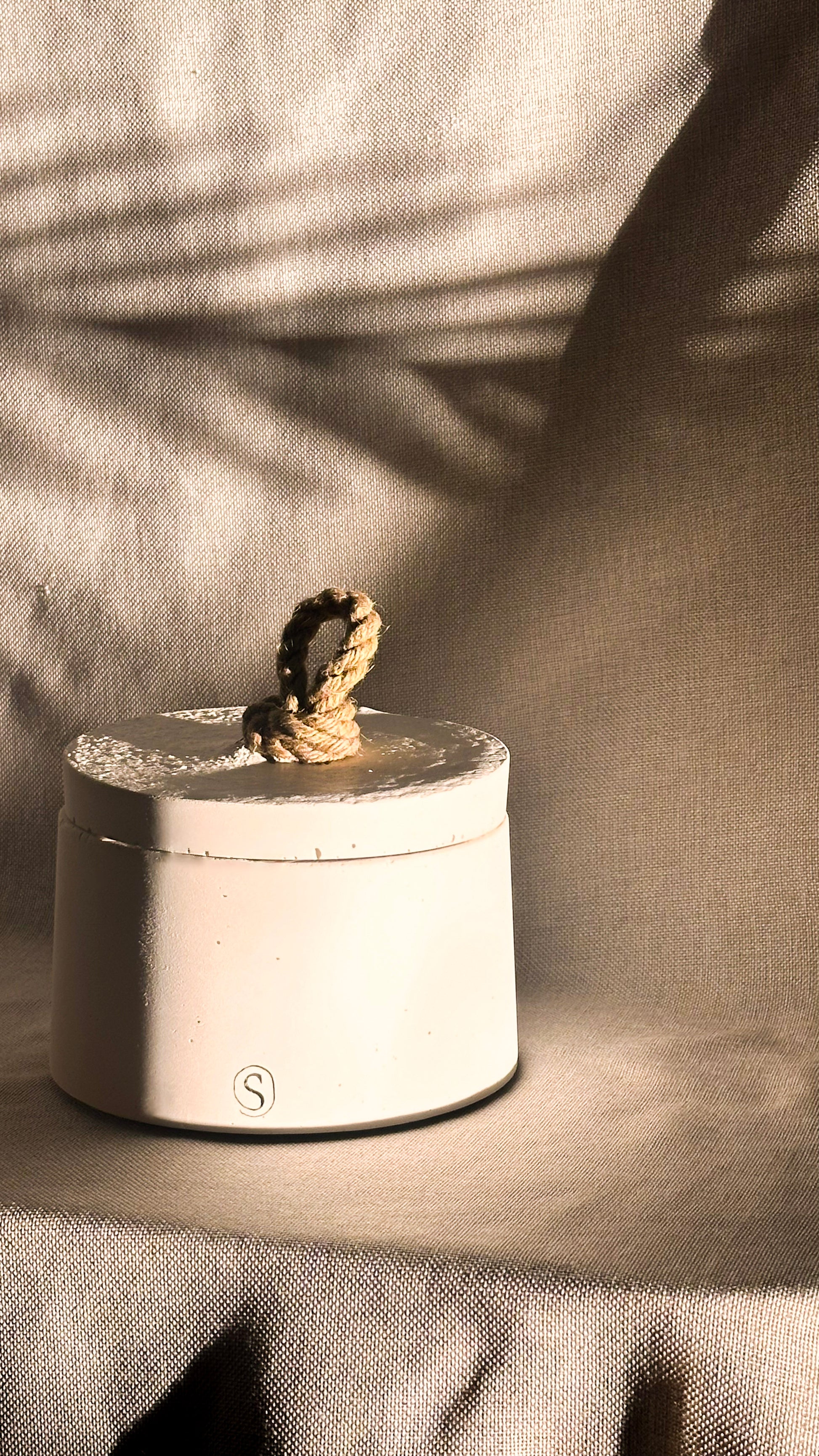 White Indoor Candle - Size M